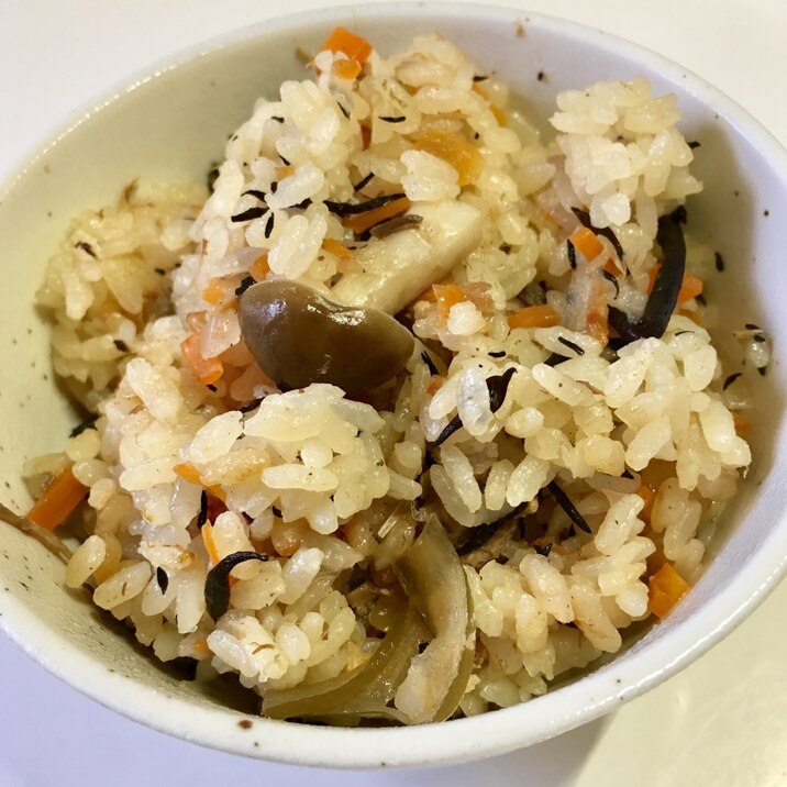 鯖缶で簡単！炊き込みご飯